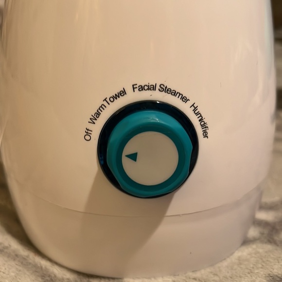 NWOT Pure facial steamer and humidifier with towel warmer inside used once!! - Picture 8 of 8